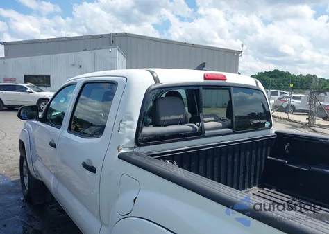 2015 Toyota Tacoma Base V6 z USA, uszkodzony, nr VIN 3TMLU4EN5FM169482